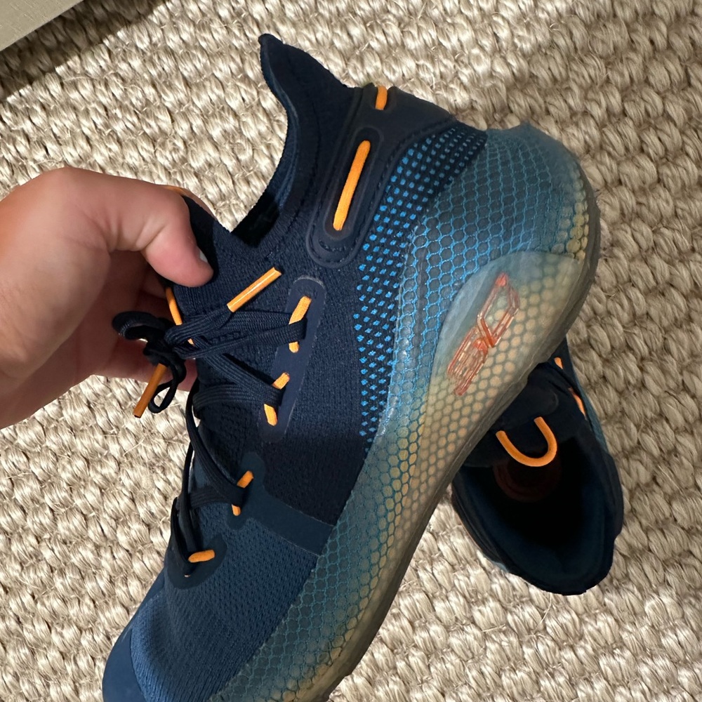 Curry 4 Grade School Size 7Y Basketball Shoes (no box, worn twice)